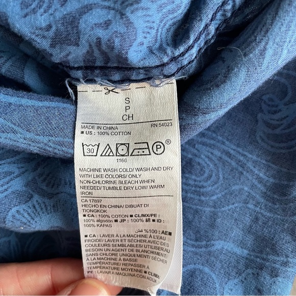 OLD NAVY Men's Blue Wave Pattern 100% Cotton Short Sleeve Button Up - Picture 4 of 4